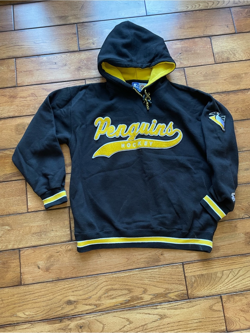 Vintage NHL Black and Yellow Penguins Hockey Hoodie Crewneck